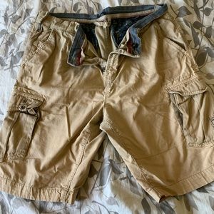men’s Khaki cargo shorts!